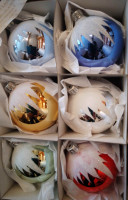 Schneedach -6er Kiste 6cm Kugeln bunt gemischt Schneedach -6er Kiste 6cm Kugeln bunt gemischt