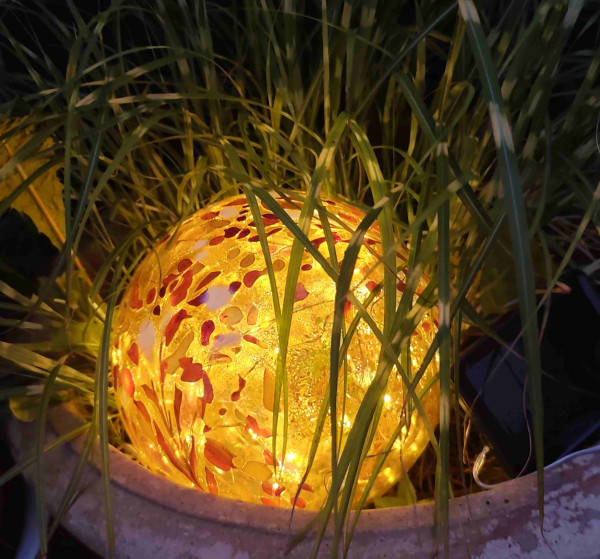 Gartenkugel gold mit Solarbeleuchtung 15cm im Ø, incl. Korken