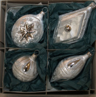 4er Set mit diversen Formen eisweiß/silber 4er Set mit diversen Formen eisweiß/silber