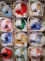 Schneedach -12er Kiste 8cm Kugeln bunt gemischt Schneedach -12er Kiste 8cm Kugeln bunt gemischt