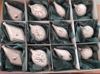 12er Kiste mit diversen Formen eisweiß/silber 12er Kiste mit diversen Formen eisweiß/silber